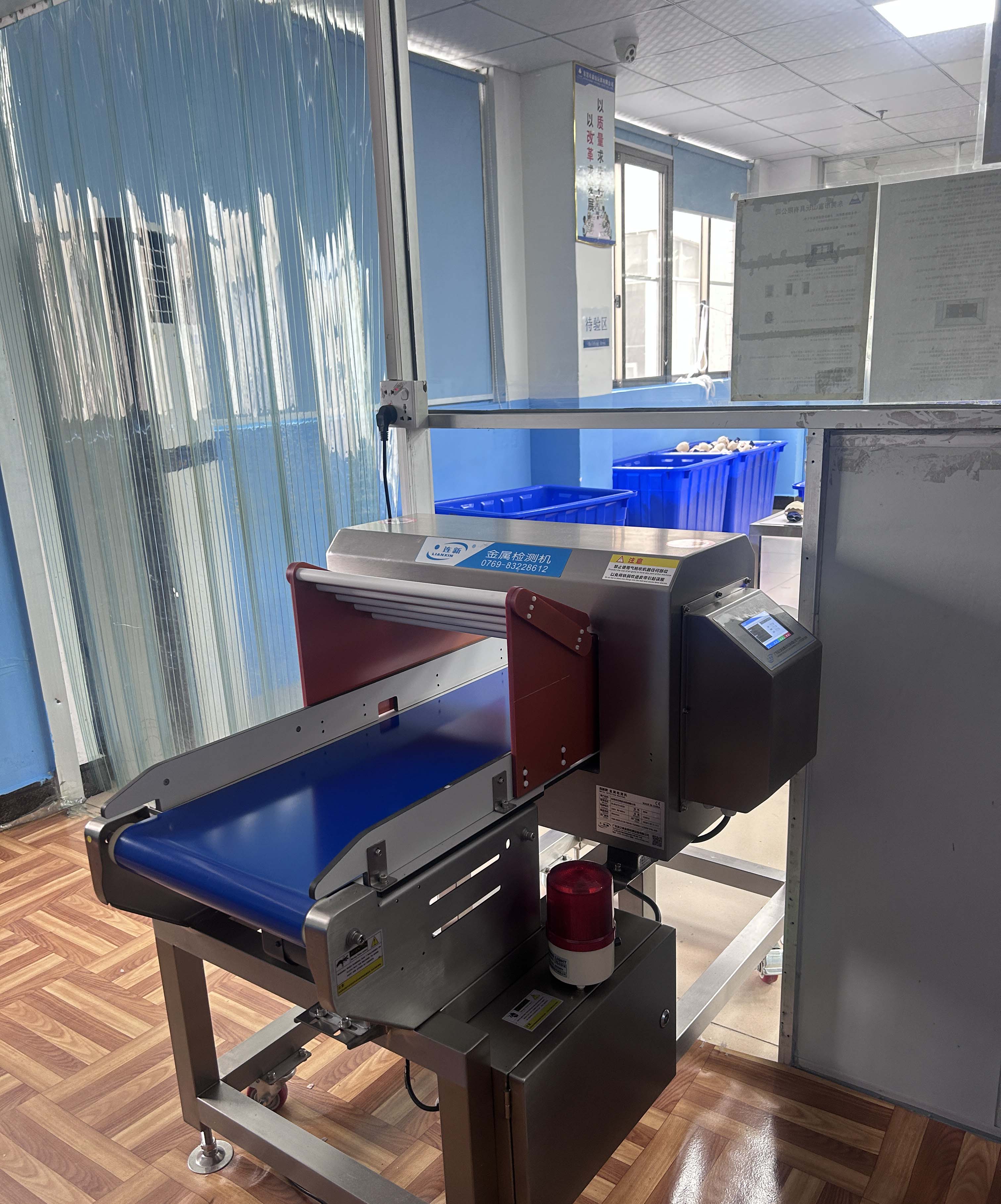 智能玩具的金屬異物零容忍｜茶山某玩具廠引入連新牌壓縮導(dǎo)入式金屬檢測機